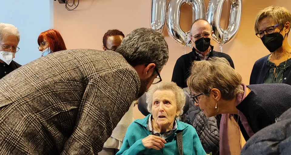 I cento anni di Levina Gadotti festeggiati anche dal sindaco Ianeselli