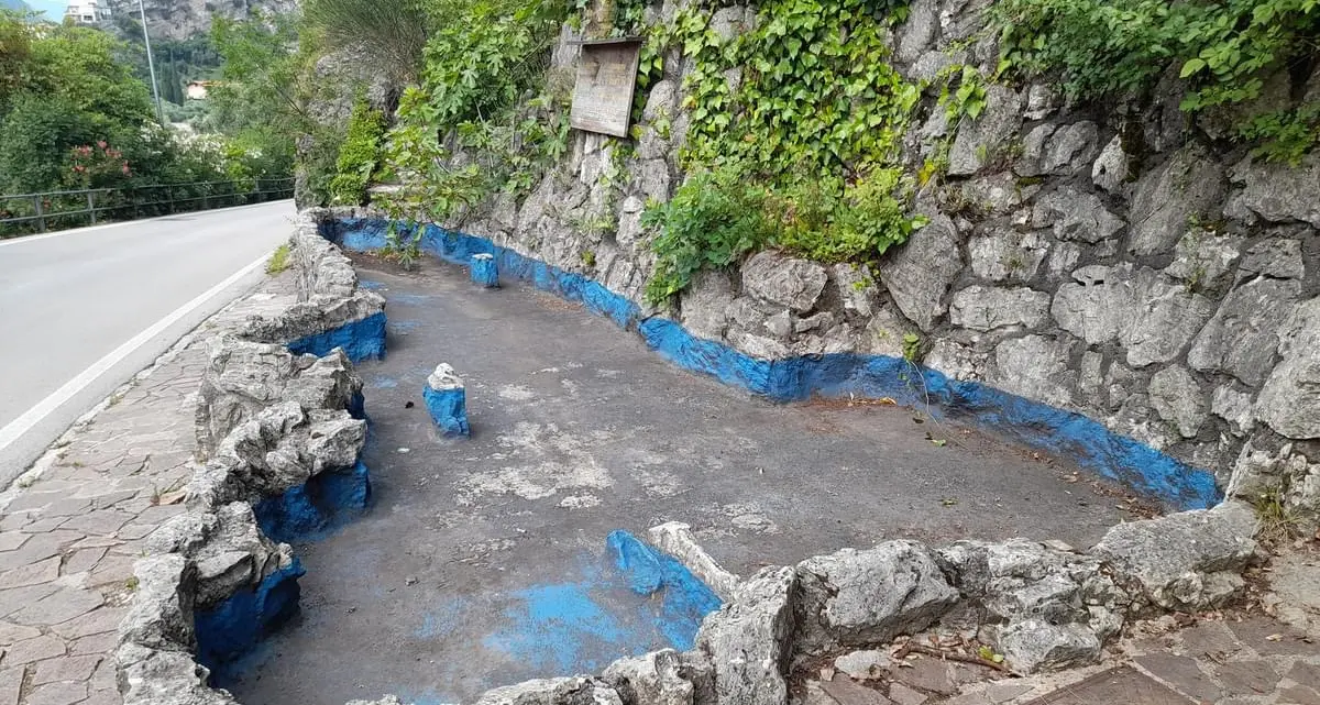Torbole, il lago di Garda in miniatura abbandonato all’incuria
