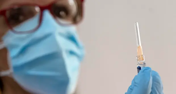 Vaccino anti-Covid: sempre meno le persone che hanno dubbi. In Russia i più esitanti