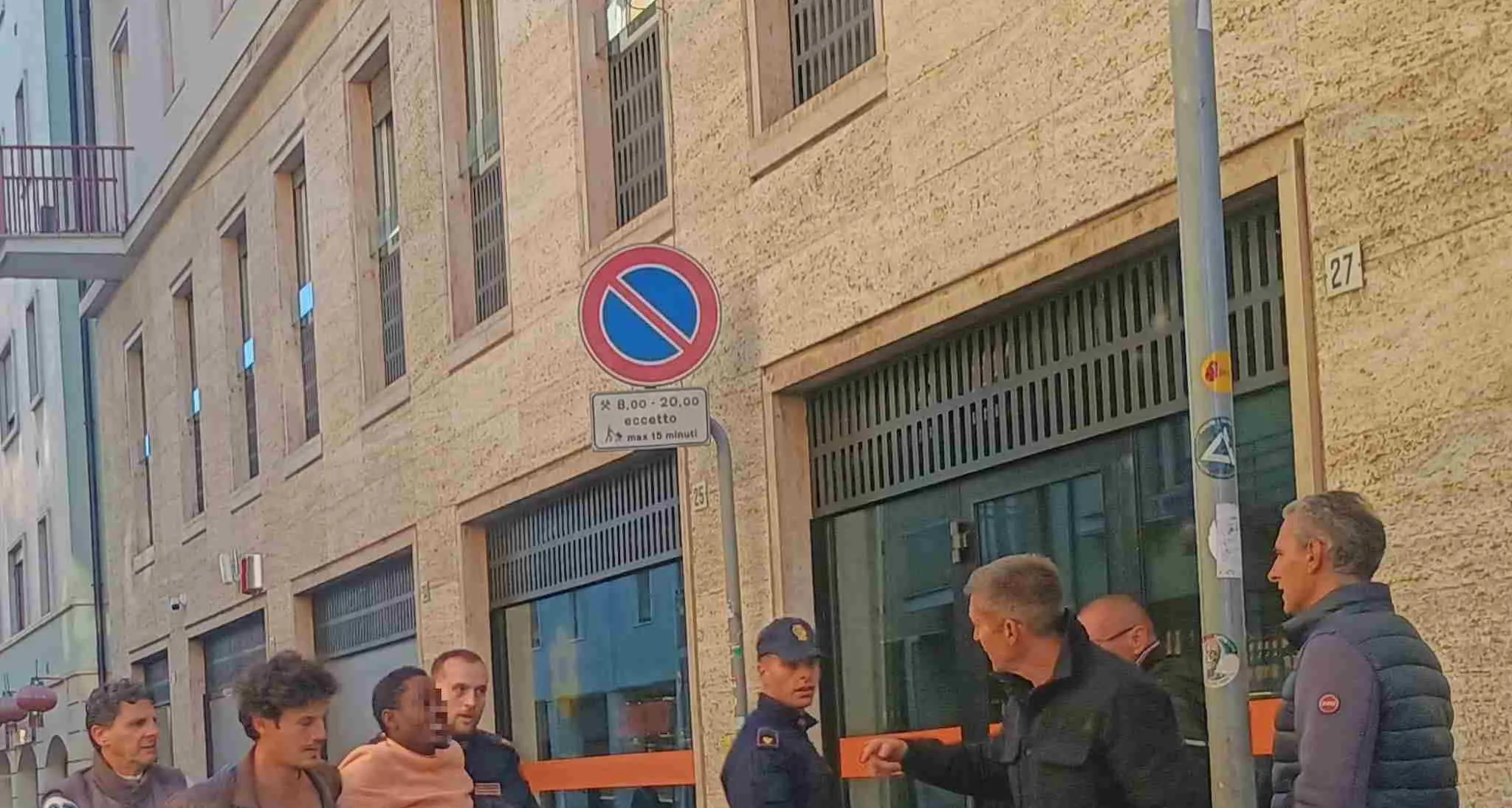 Trento, paura in Santa Maria: uomo inseguito e fermato durante le cerimonie per il 4 novembre
