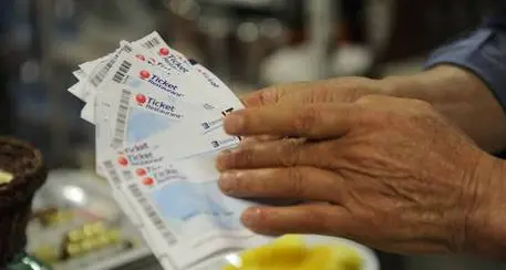 La Cisl e i buoni pasto: «Serve una vera riforma, ora sono tutti penalizzati»