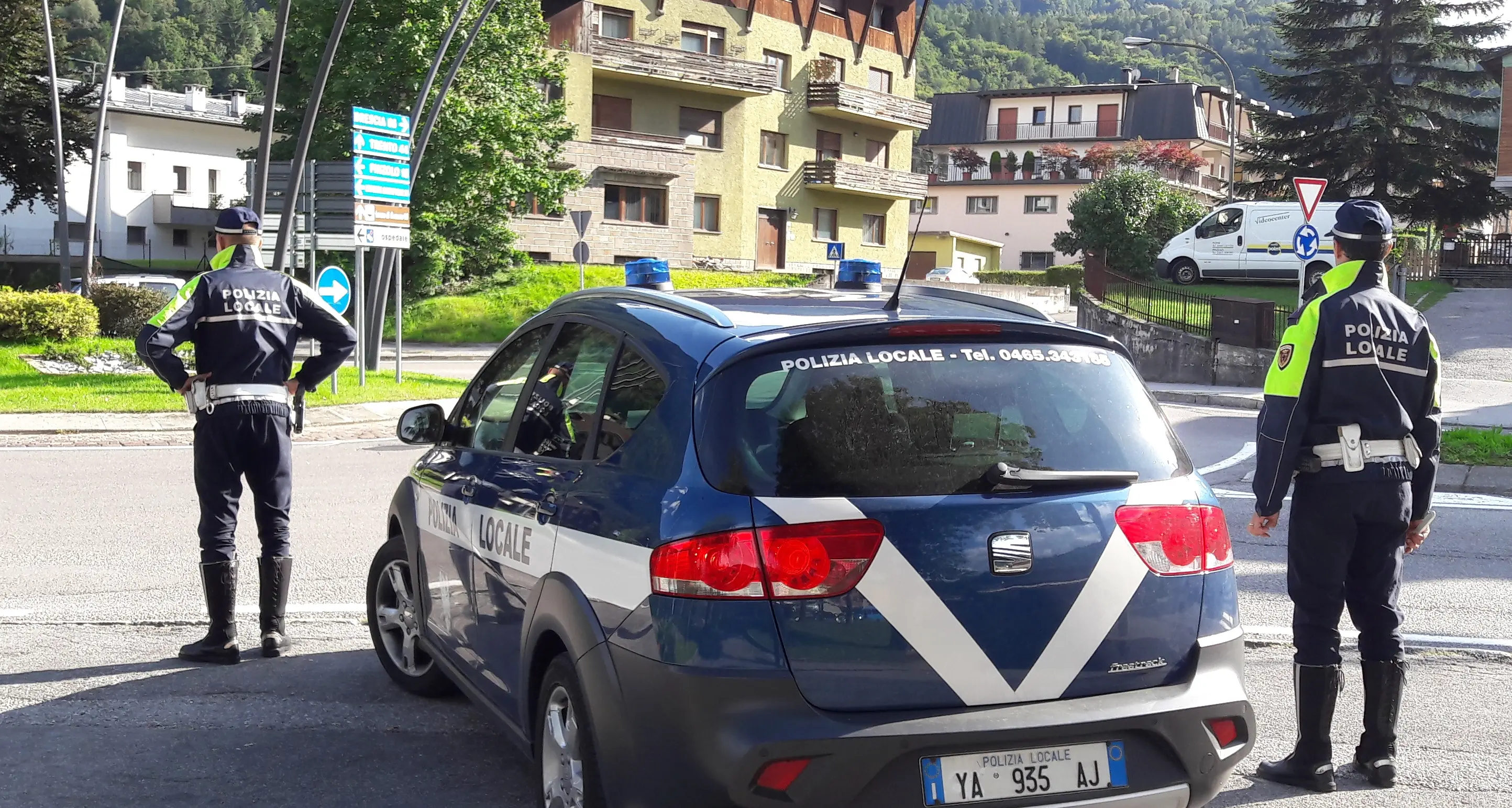 Ubriaco alla guida di una Bmw, provoca due incidenti: denuncia e patente ritirata