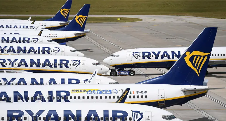 Ryanair, biglietti più cari del 5-10% in estate: mancano i nuovi aerei