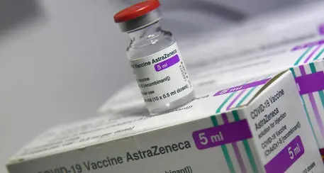 Vaccino AstraZeneca, l’Azienda sanitaria rassicura: “Nessun caso avverso in Trentino. Non cancellate la prenotazione”