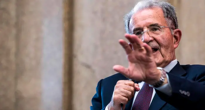 Ucraina, Prodi: “Chiudere i rubinetti del gas russo. Un suicidio per Putin”