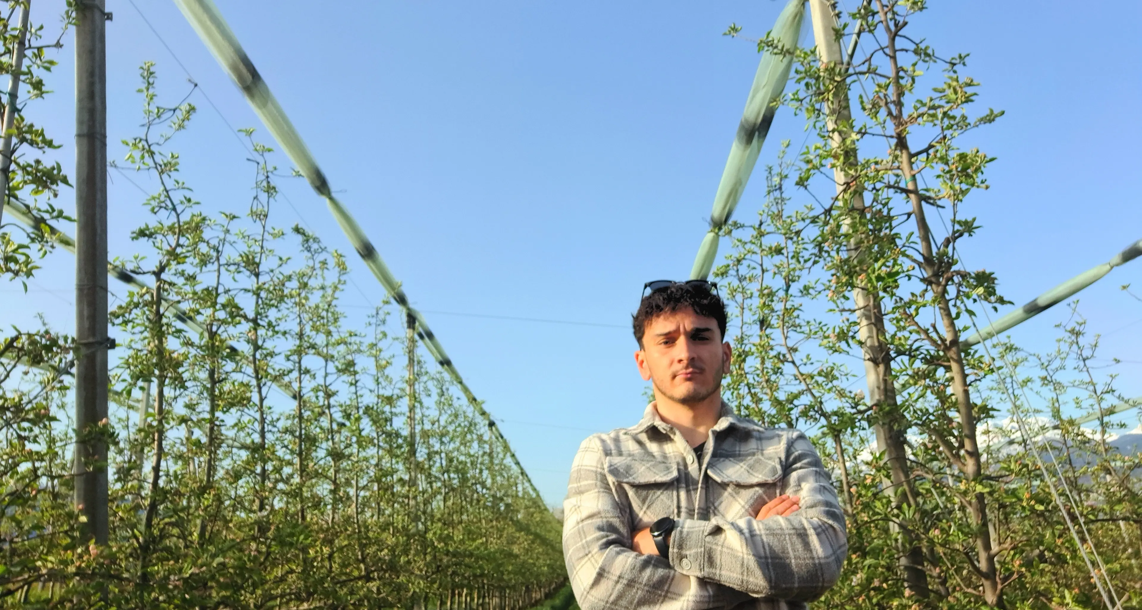 Riccardo Zattoni, poco più di vent’anni e un’azienda frutticola da portare avanti in Val di Non