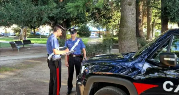 Spaccia hashish a un minore, arrestato al parco delle Albere