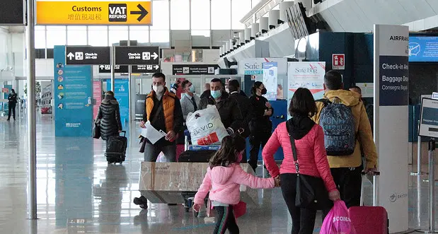 Covid, Hong Kong vieta voli in transito da oltre 150 Paesi compresa l’Italia
