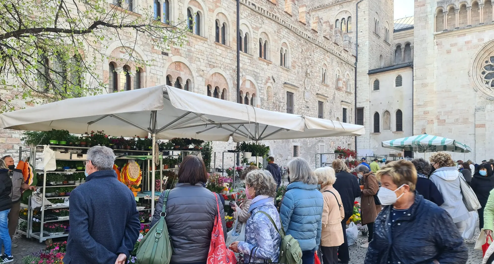 A Trento il mercato del giovedì diventa una piccola fiera di San Giuseppe