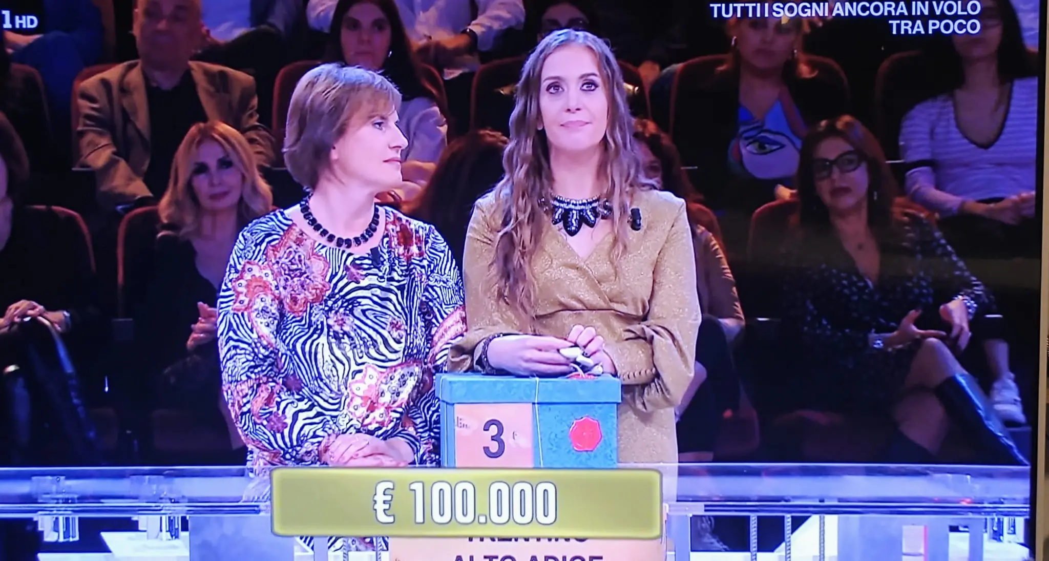 La “postina” Nadia pesca il pacco da 300mila euro ma torna a Roncegno Terme a mani vuote