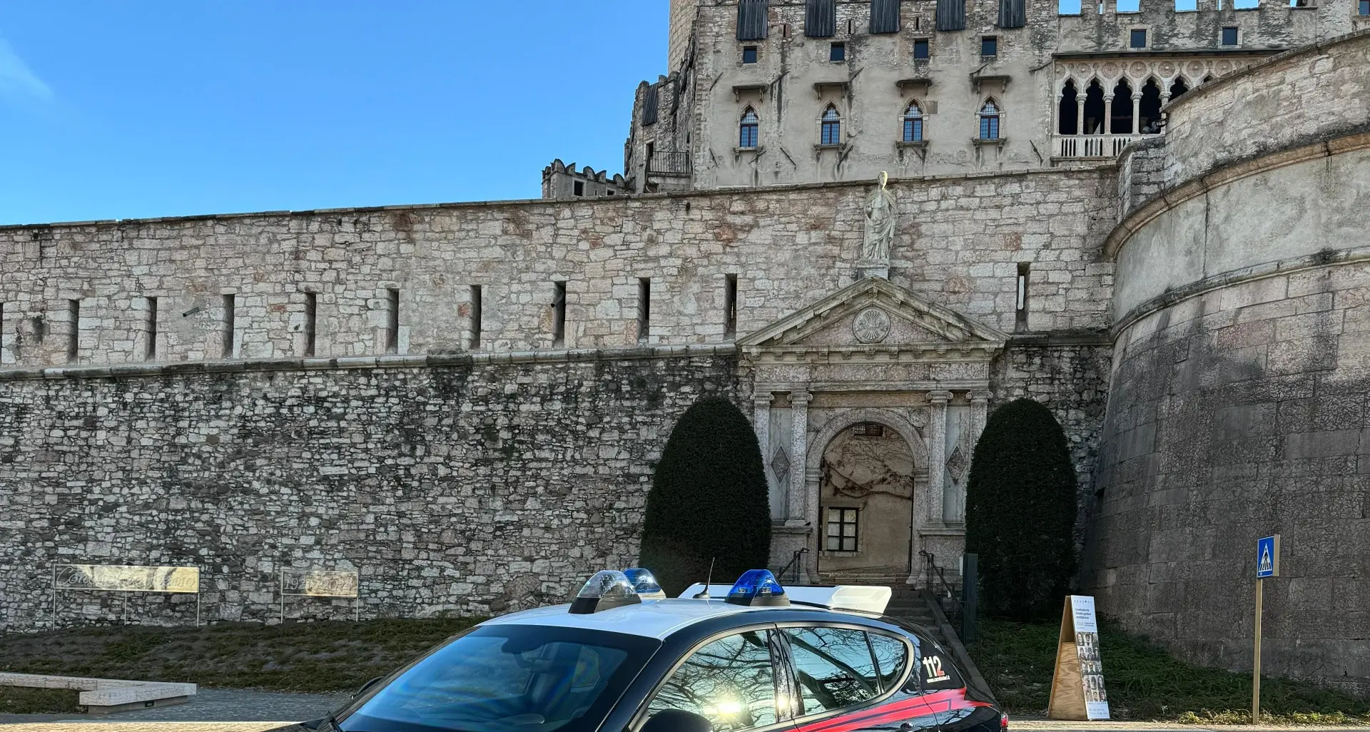 Trento: ruba un cellulare e aggredisce il vigilante, donna arrestata