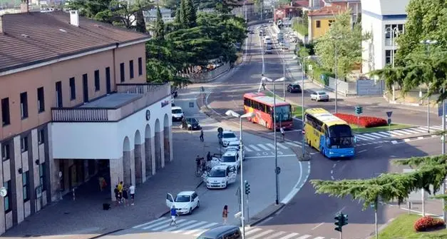 Rovereto, tenta una spaccata al bar di notte: denunciato un 40enne
