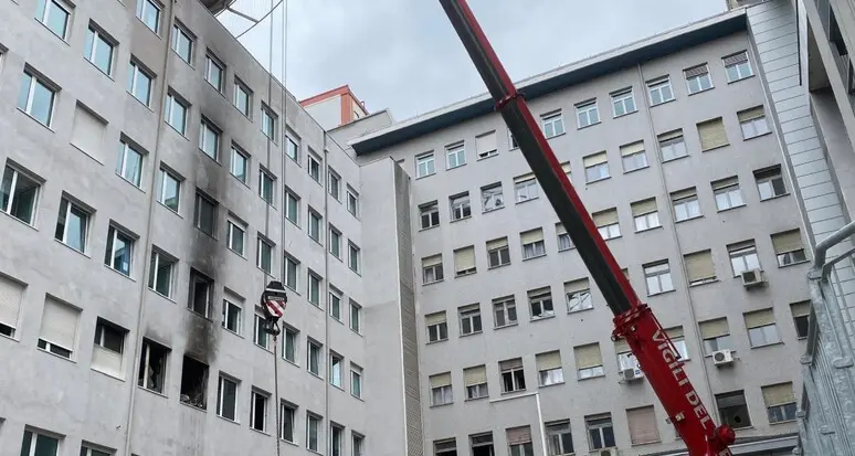 Fiamme all’ospedale Santa Chiara di Trento, in corso la verifica dei danni