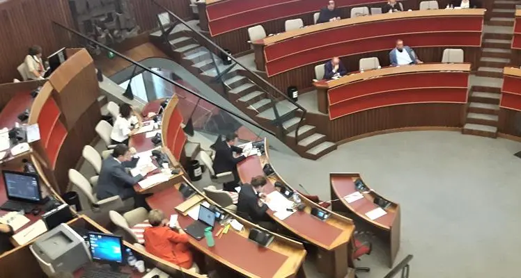 Covid, minoranze all’attacco in consiglio provinciale: subito una commissione d'inchiesta sui contagi in Trentino