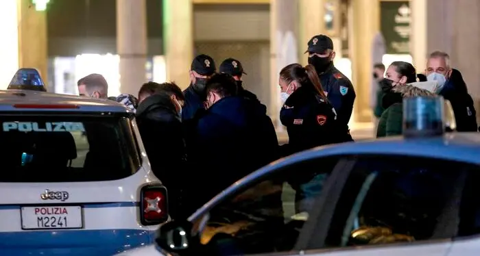 Sparatoria in strada a Milano, ucciso storico capo ultras dell’Inter