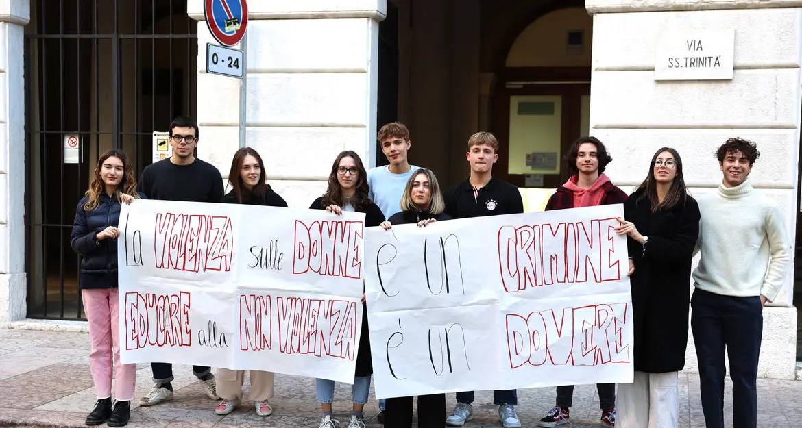 Cinquanta istituti scolastici del Trentino dicono no alla violenza contro le donne