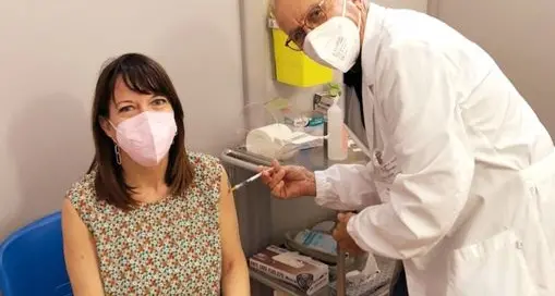 Covid, prima dose di vaccino anche per la sindaca di Riva