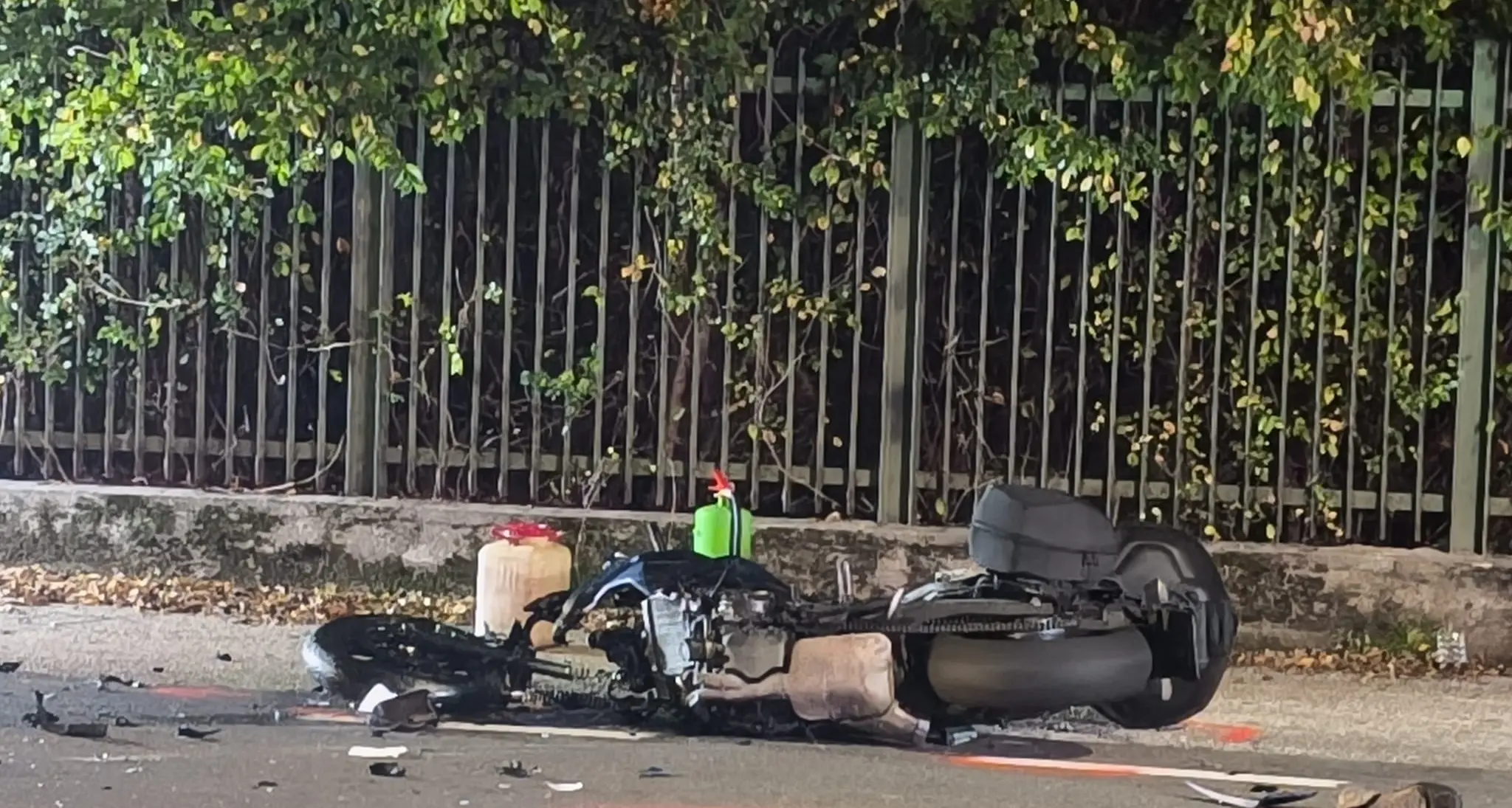 Violento scontro tra auto e moto al Millennium Center di Rovereto