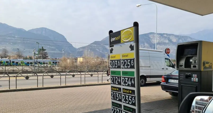 Caro carburante, allarme di autotrasportatori e taxisti trentini: “Impossibile continuare a lavorare”