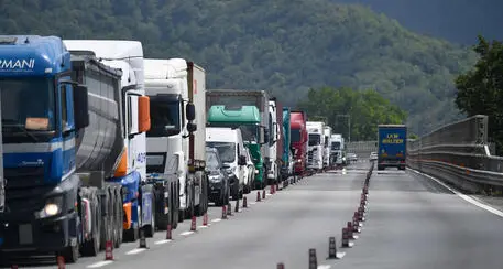 Trasportatori trentini in ginocchio per il caro gasolio