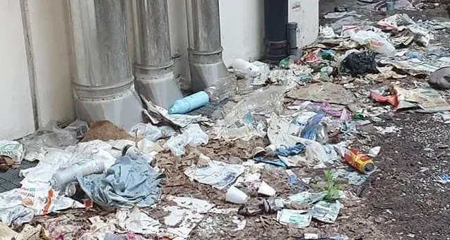 La denuncia: «Una discarica al parco Santa Chiara di Trento»