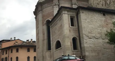 Spaccio, 21enne arrestato dai carabinieri alla Portela mentre vende una dose