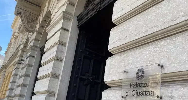 Vendita illecita di 1200 auto a Trento, 47enne si rifugia a Taiwan ma viene estradato