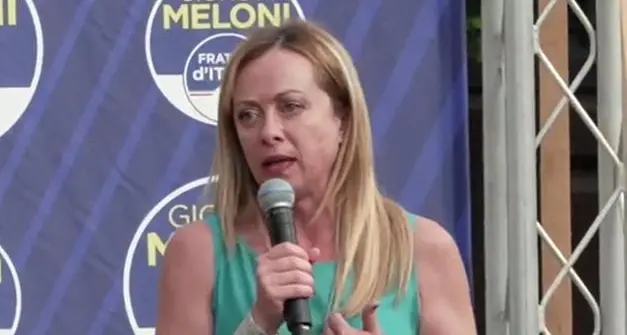 Giorgia Meloni a Trento, comizio elettorale in Piazza Santa Maria Maggiore: «Italia priva di strategia industriale»