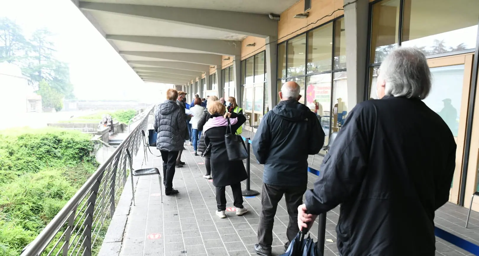 Vaccinazioni, code a Trento Fiere: colpa di un errore negli appuntamenti