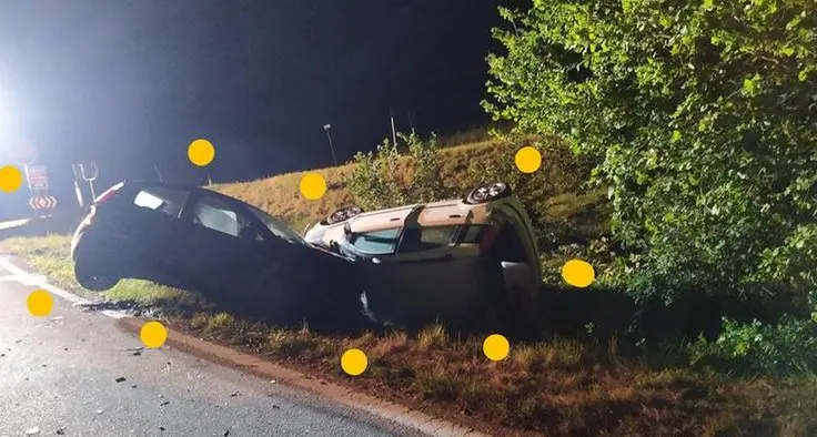 Frontale nella notte sulla Valsugana: 5 feriti, 3 ragazzi sono gravi