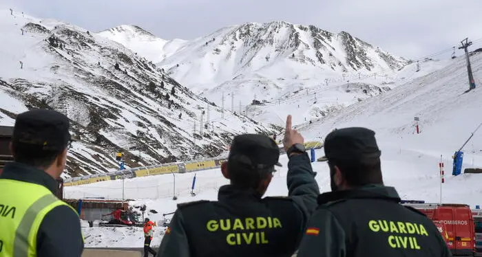 Paura in Spagna, la seggiovia si stacca: 17 i feriti