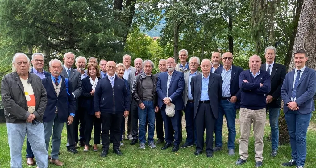 Trento, i “ragazzi del ‘64” si ritrovano nelle aule dell’Iti: tra ricordi e abbracci