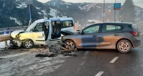 Incidente a Carano, 4 feriti: due giovani portati al S.Chiara