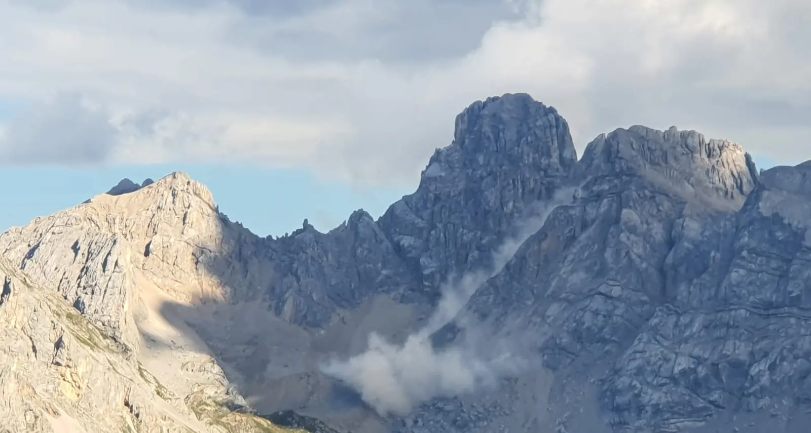 Nuova frana in Marmolada, valanga di rocce si stacca da Cima Uomo
