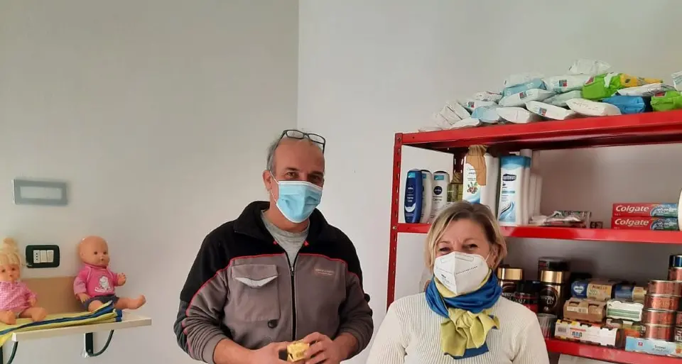 Trento, il piccolo profugo dell’ostello: 3 mesi di vita e già 15 giorni di guerra. Allestita una stanza per mamme e bimbi