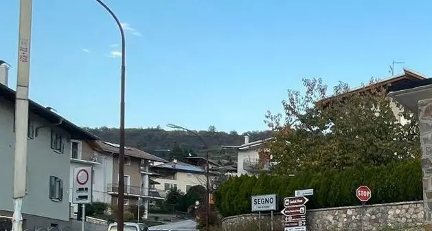 Predaia, rientrano a casa e sorprendono il ladro: ventenne arrestato dai carabinieri dopo la fuga
