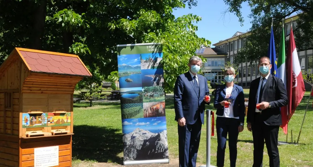 Trentino e Slovenia siglano il “gemellaggio” delle api