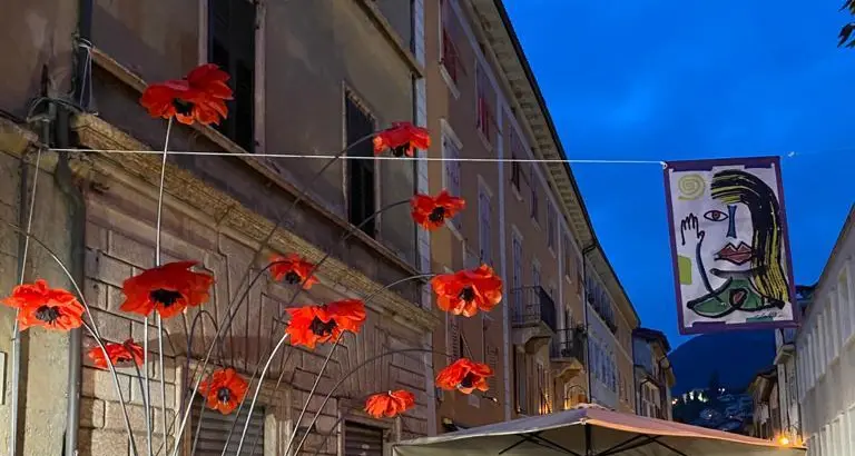 San Martino è diventata “la Montmartre di Trento”: pittori all’aria aperta, musica, varietà e tante iniziative