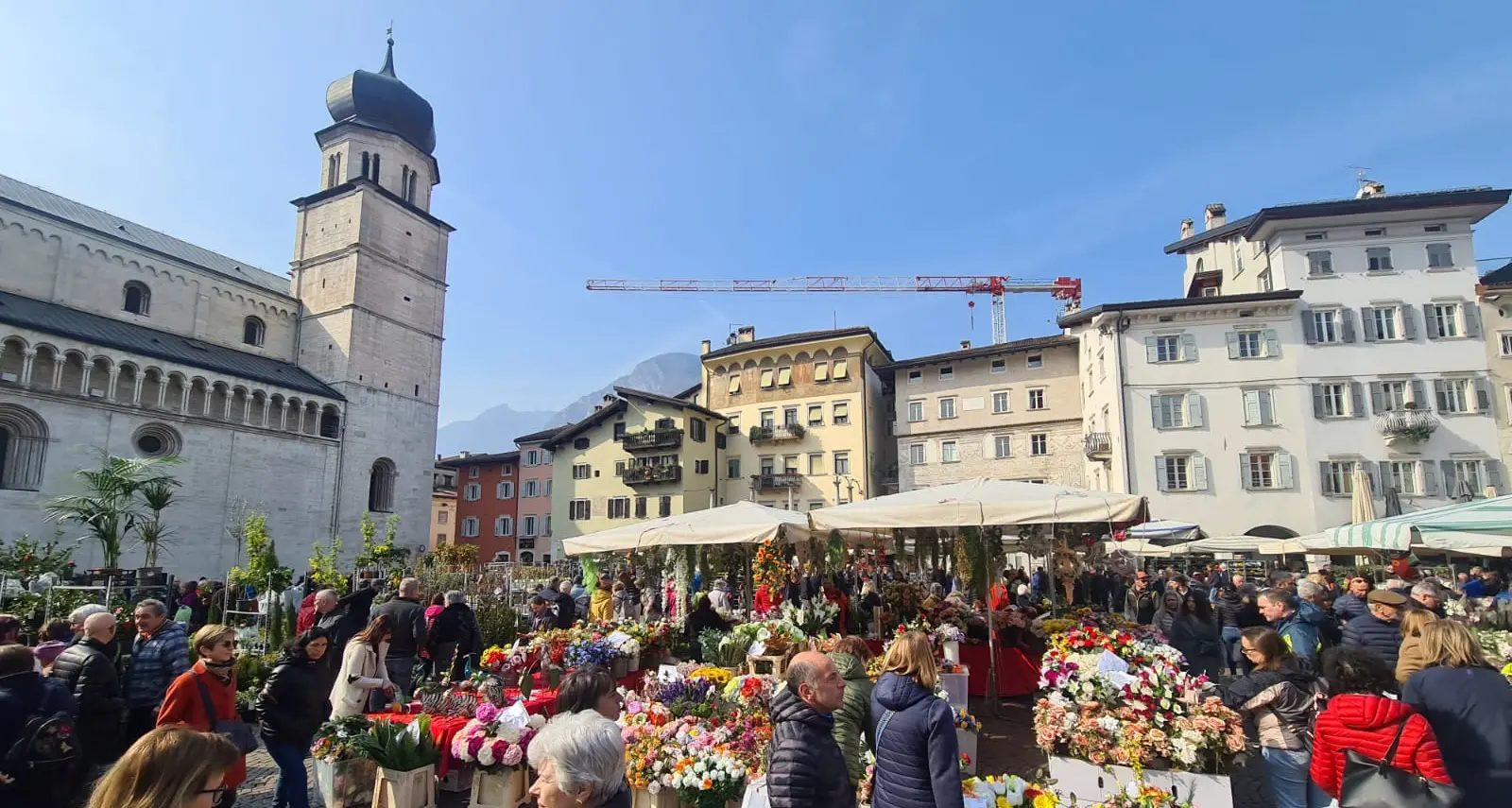 Trento invasa dalla folla per la fiera di San Giuseppe