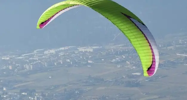 Precipita con il parapendio sul Col Rodella, morto un pilota tedesco