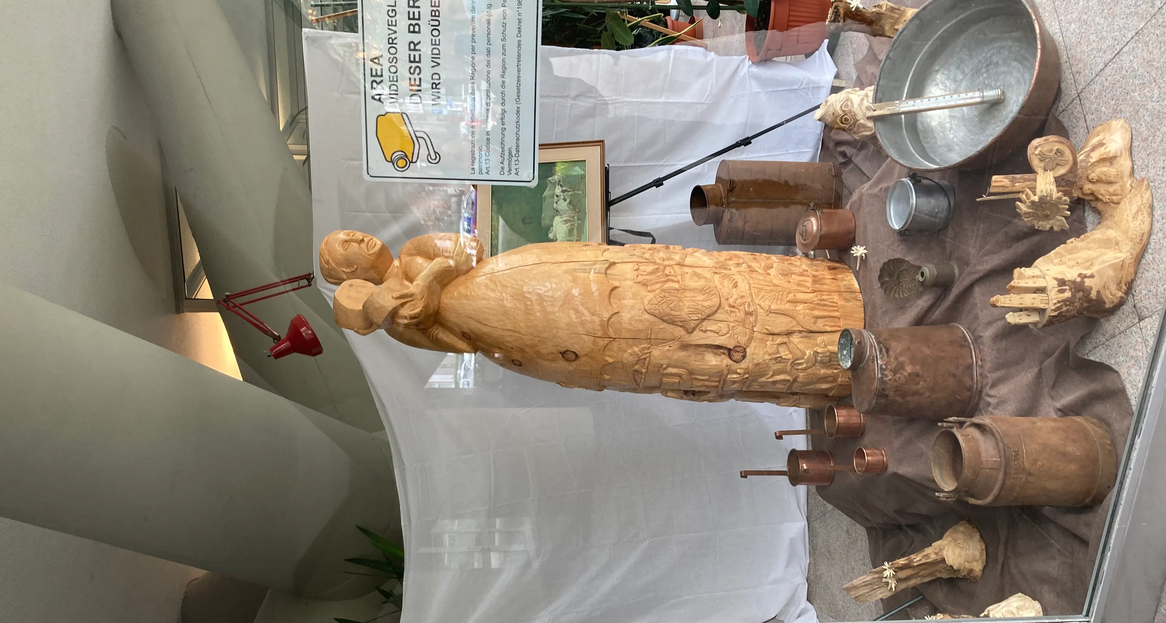Una statua in legno per ricordare Agitu al Palazzo della Regione di Trento