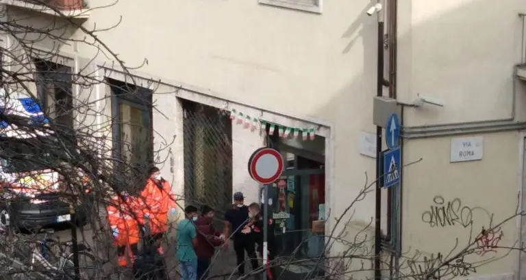 Trento, aggressione con i bastoni alla Portela: ferito un 27enne