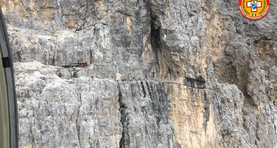Colpito da un sasso mentre scala sulle Pale di San Martino: soccorso dall’elicottero