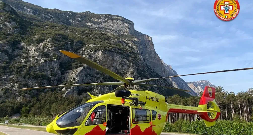 Valle del Sarca, perde l’appiglio e vola per alcuni metri: ferito un arrampicatore tedesco