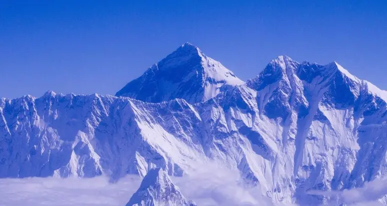 Alpinista nepalese sulla vetta dell’Everest per la 31.ma volta: nuovo record