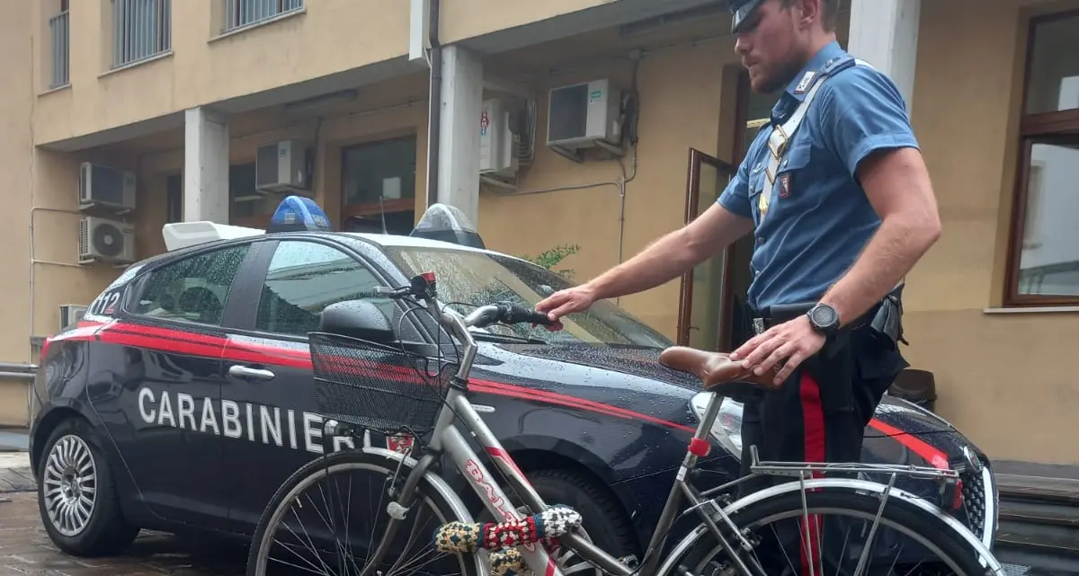 Trento, ladro di biciclette arrestato dai carabinieri grazie alla app del Comune