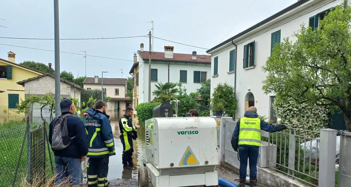 A Lugo le idrovore trentine liberano 50 case sommerse dall’acqua