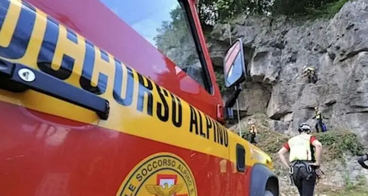 Lago di Garda, precipitano con una “trike” per 50 metri: gravi due turisti