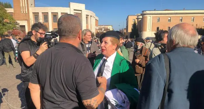 Marcia su Roma: corteo di nostalgici va sulla tomba di Mussolini