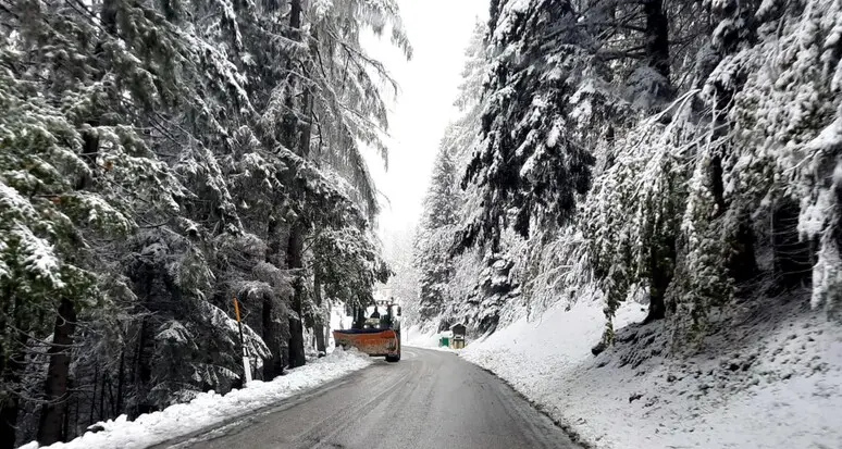 Trento: oltre 70 mezzi e 80 operatori del Comune per lo sgombero neve